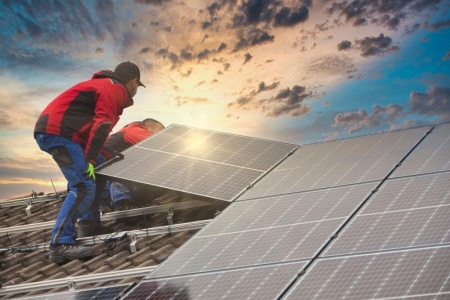 Maximisez la performance de vos panneaux solaires grâce à un entretien adapté